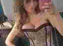 Sextreffen mit brünettem heissem Showgirl