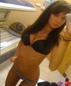 Sexy junge Brünette sucht  schnelle Sextreffen