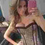 Sextreffen mit brünettem heissem Showgirl