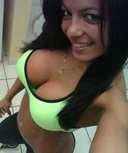 Fitnesstrainerin sucht geilen Mann für Bettsport