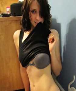 Freches Früchtchen möchte hemmungsloses Sextreffen Freches Früchtchen möchte hemmungsloses Sextreffen